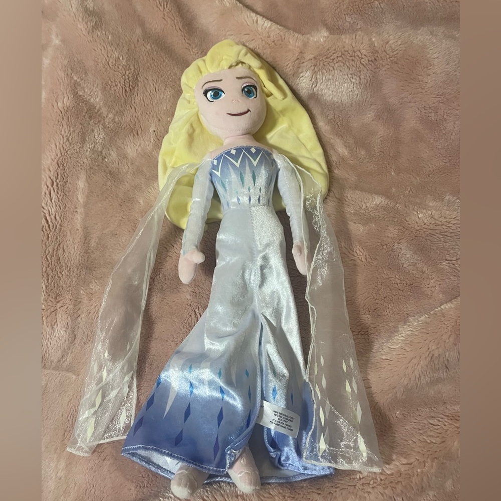 Elsa frozen 2 soft doll